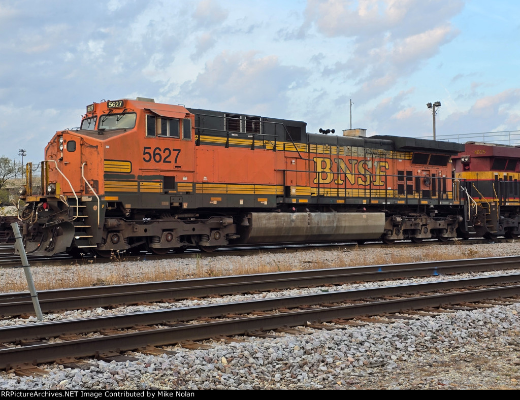 BNSF 5627